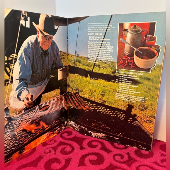 Vintage Small Marlboro Duffel Bag  - (1980's/1990's)(free Marlboro cookbook) - Picture 14 of 16